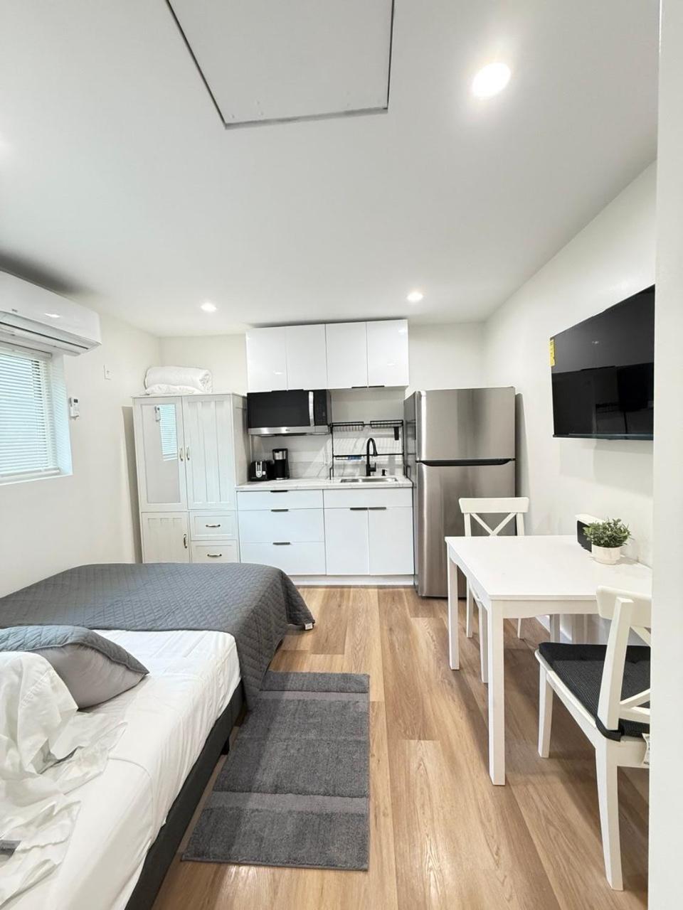 Modern Studio Stylish &Cozy Ieft Unit ロサンゼルス エクステリア 写真