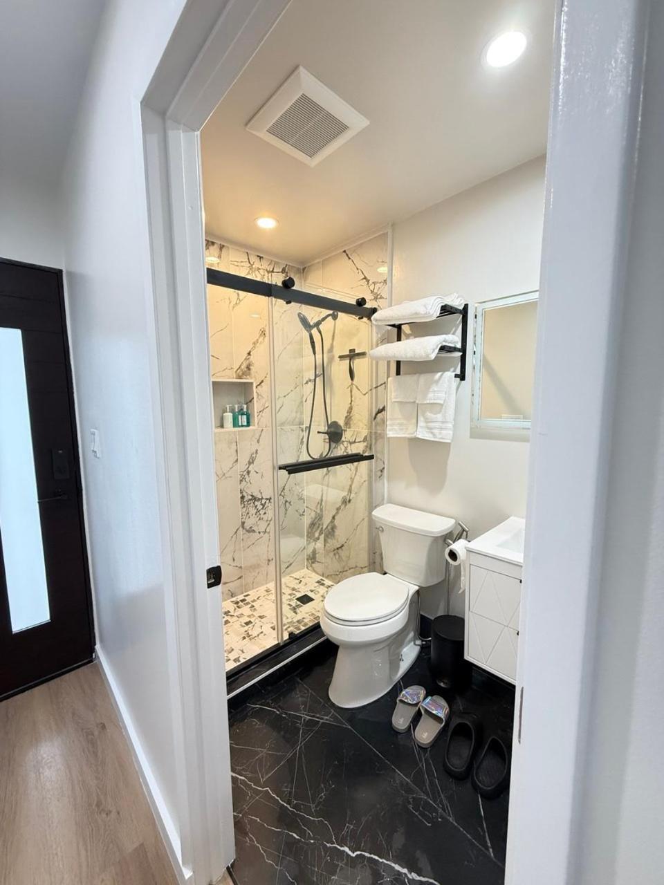 Modern Studio Stylish &Cozy Ieft Unit ロサンゼルス エクステリア 写真